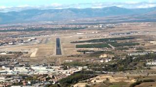 COCKPIT VIEW OF APPROACH AND LANDING AT MADRID BARAJAS AIRPORT [upl. by Lenej817]