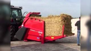 KUHN PRIMOR 2060 M  Pailleuses et pailleuses distributrices En action [upl. by Weingartner]