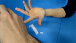 Kinesio Taping per il Dito a Scatto Facile [upl. by Ethe]