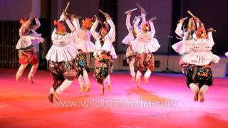 Gujaratis perform Garba dance [upl. by Schlenger184]