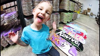 5 YEAR OLD PICKS OUT NEW SKATEBOARD SETUP [upl. by Ku]