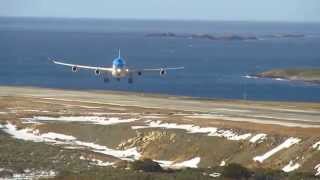 ATERRIZAJE CON VIENTO CRUZADO EN USHUAIA EN UN A340 DE AEROLINEAS ARGENTINAS [upl. by Maharba]