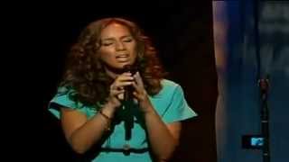 Leona Lewis  Bleeding Love Live at TRL [upl. by Urdna361]