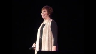 Vicki Lawrence sings the quotMamas Familyquot Theme Song [upl. by Leahcym]