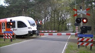 Spoorwegovergang Aalten  Dutch railroad crossing [upl. by Novick]