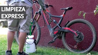 Cómo Limpiar tu Bicicleta con un Presurizador Manual y Poca Agua [upl. by Mallon72]