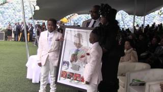 Sfiso Ncwanes family receive tribute plaque from music industry [upl. by Adnilev762]