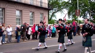 1000 Pipers Pipe Band Parade The Kilt Run Perth Scotland Saturday June 2nd 2012 [upl. by Nosrettap895]