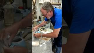 Moulage dune théière  Teapot molding process [upl. by Ylram724]