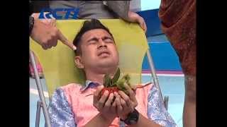 Raffi Ahmad Berani Pegang Rambutan  dahSyat 28 Juni 2014 [upl. by Emlyn]