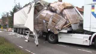 GPTV Vrachtwagen scheurt open onder viaduct Harlingen [upl. by Rosenblatt]